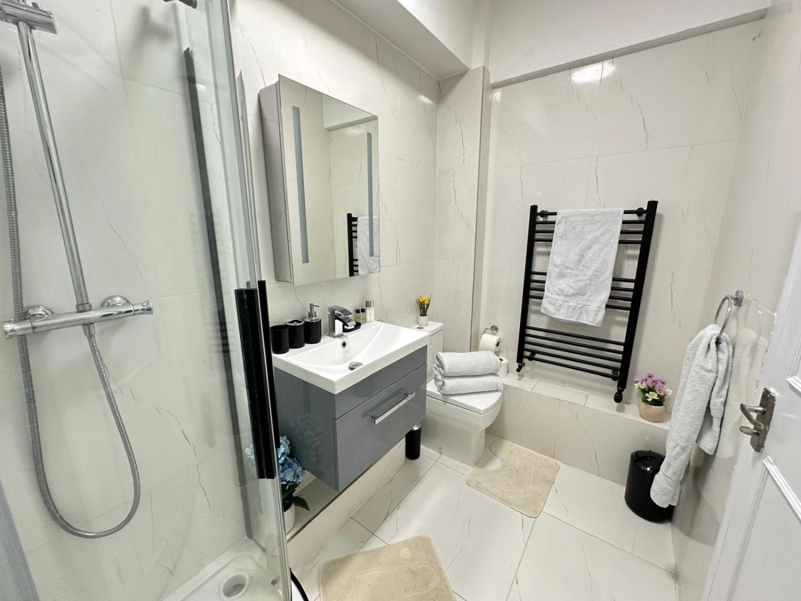Hyde Park Corner 1bedroom Apartment London